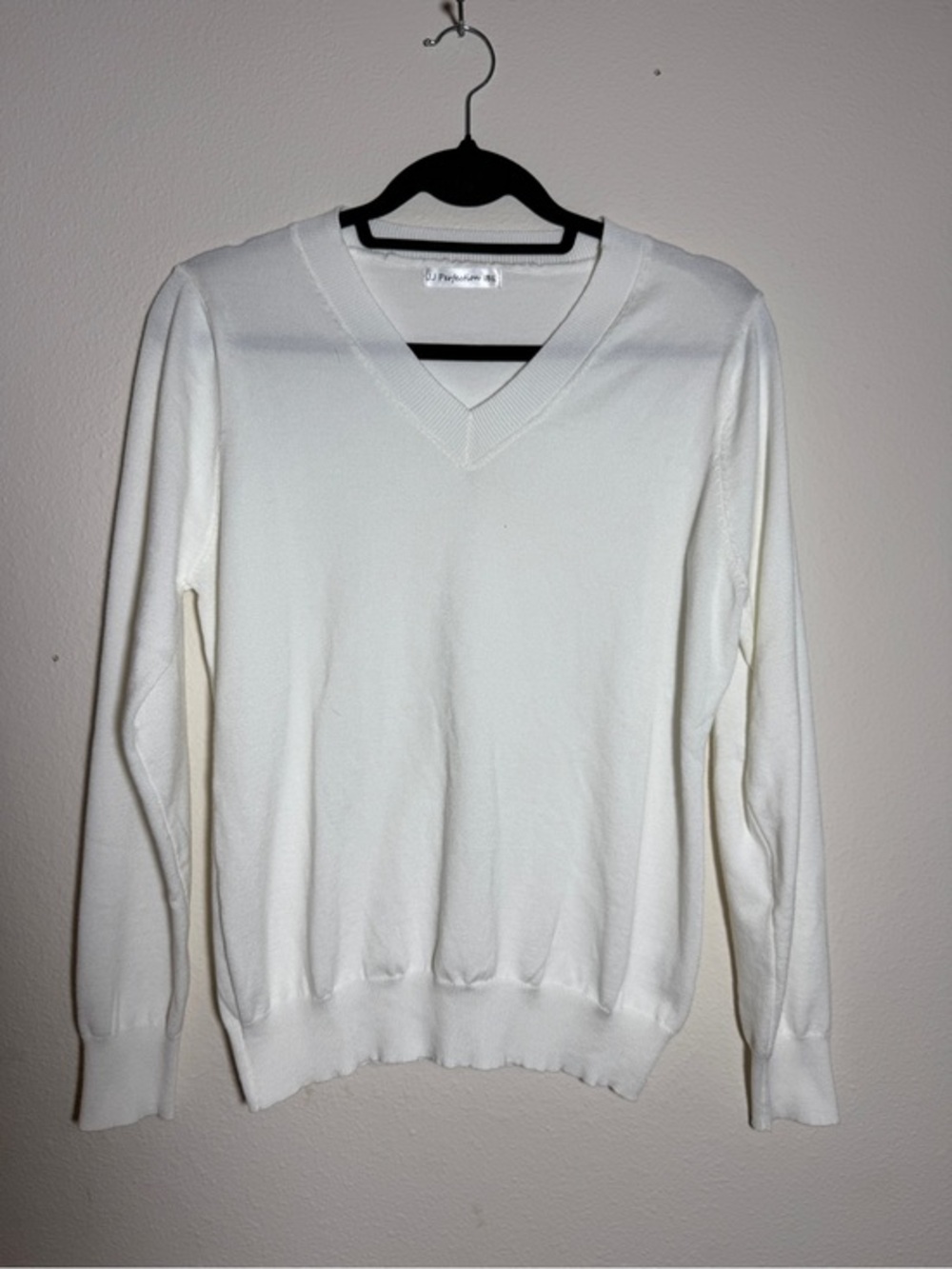 JJ Perfection Womens White V-Neck Sweater Size L Fits M Rayon Blend Lightweight